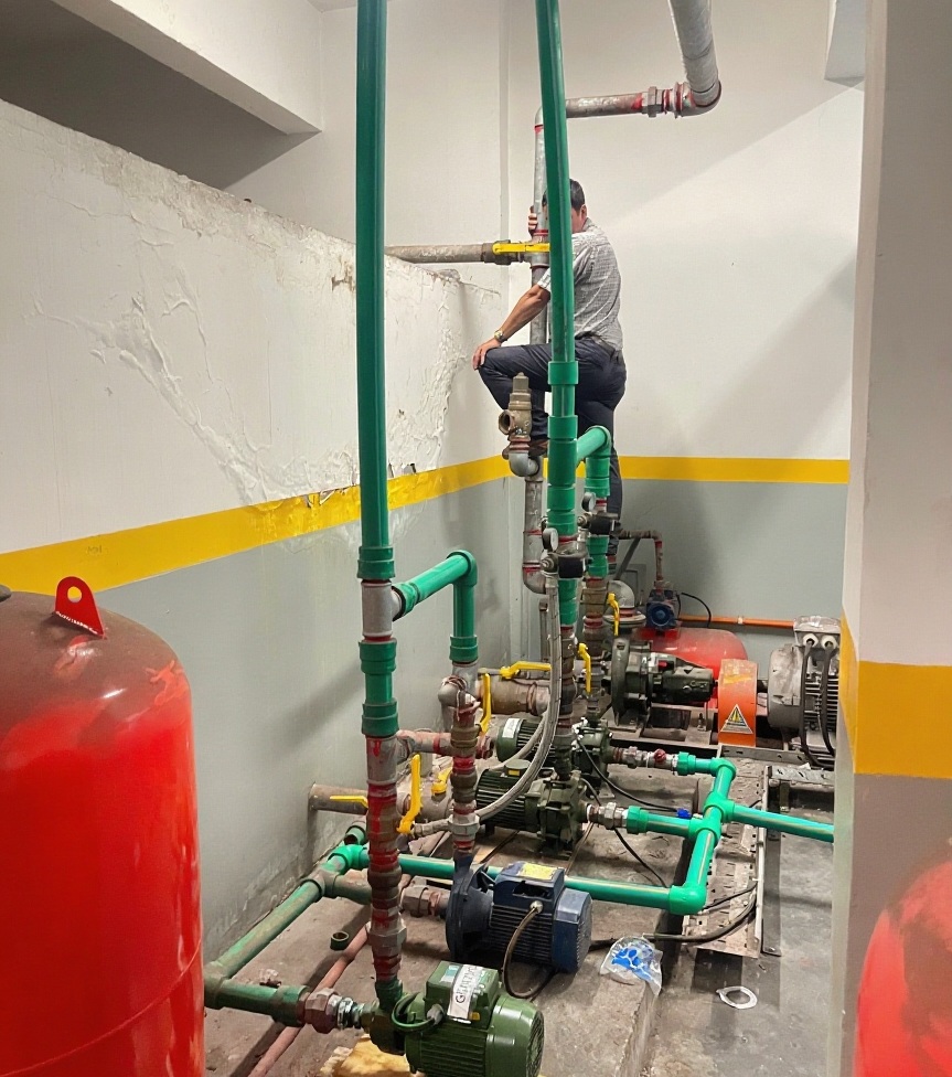 Detector de humo y alarma de un sistema de prevención de incendios.